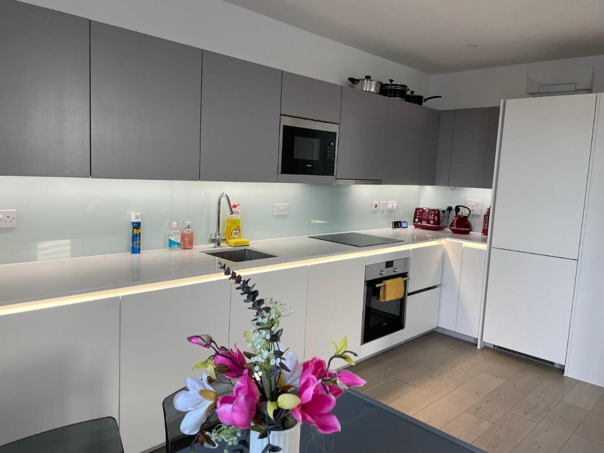 Апартаменты Modern & Spacious Penthouse In North Лондон Экстерьер фото