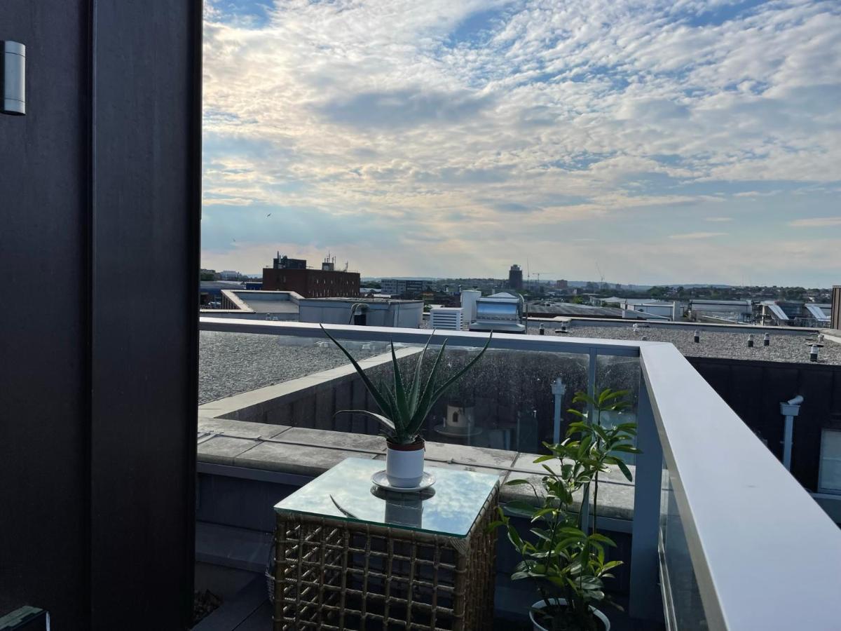 Апартаменты Modern & Spacious Penthouse In North Лондон Экстерьер фото